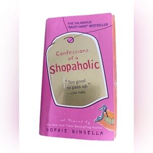 Confessions of a Shopaholic by Sophie Kinsella - Pink Cover